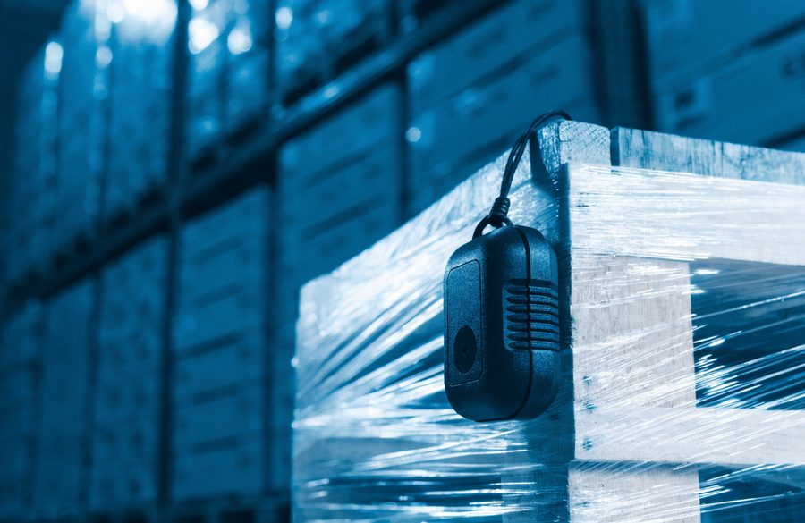 TAG de rastreo autónomo sujeto a un pallet de carga